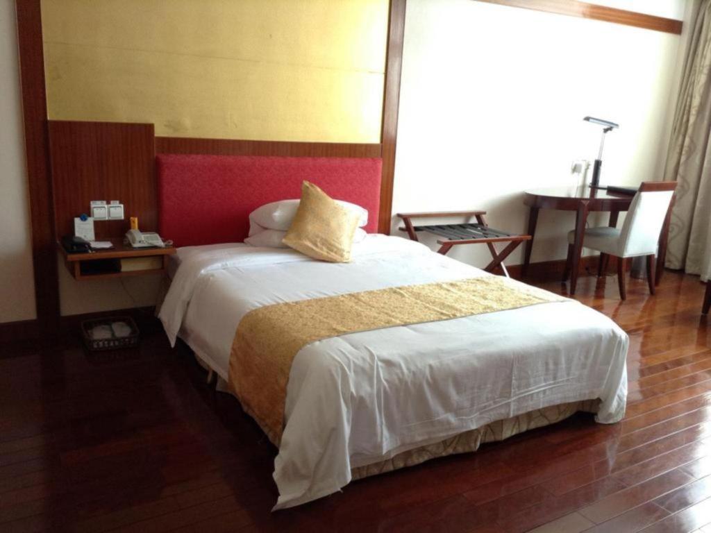 Golden Lustre Hotel Shenzhen Exterior photo