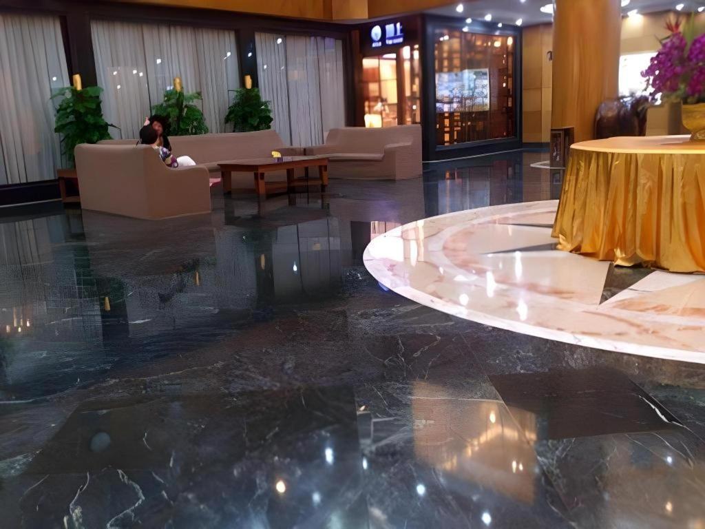 Golden Lustre Hotel Shenzhen Exterior photo